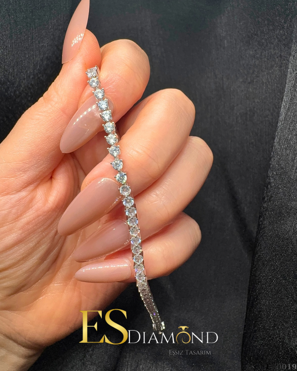 DIAMOND EFFECTİVE PIRLANTA KASA GÜMÜŞ SUYOLU BİLEKLİK