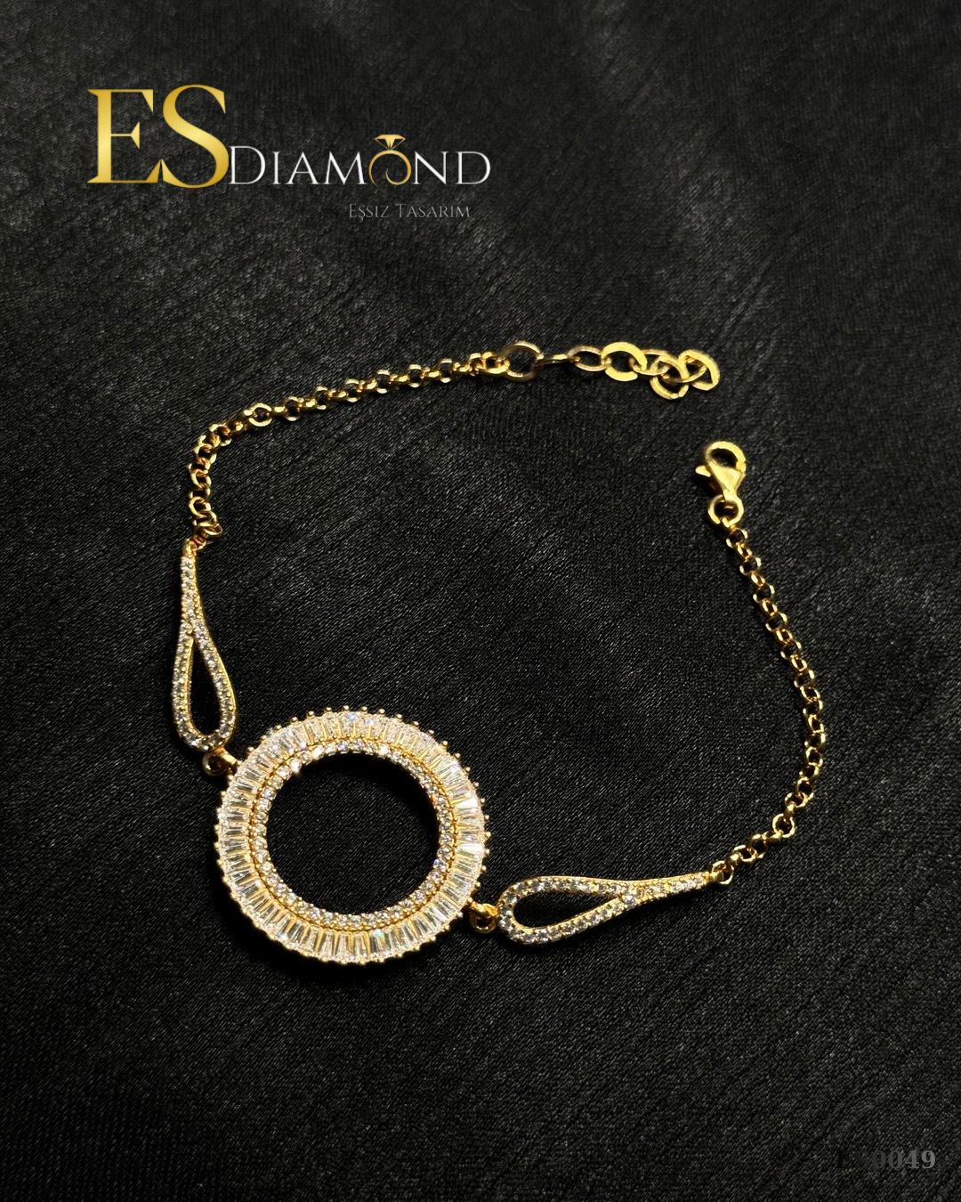 BAGET DETAYLI ALTIN MONTÜR ÇEYREKLİ BİLEKLİK